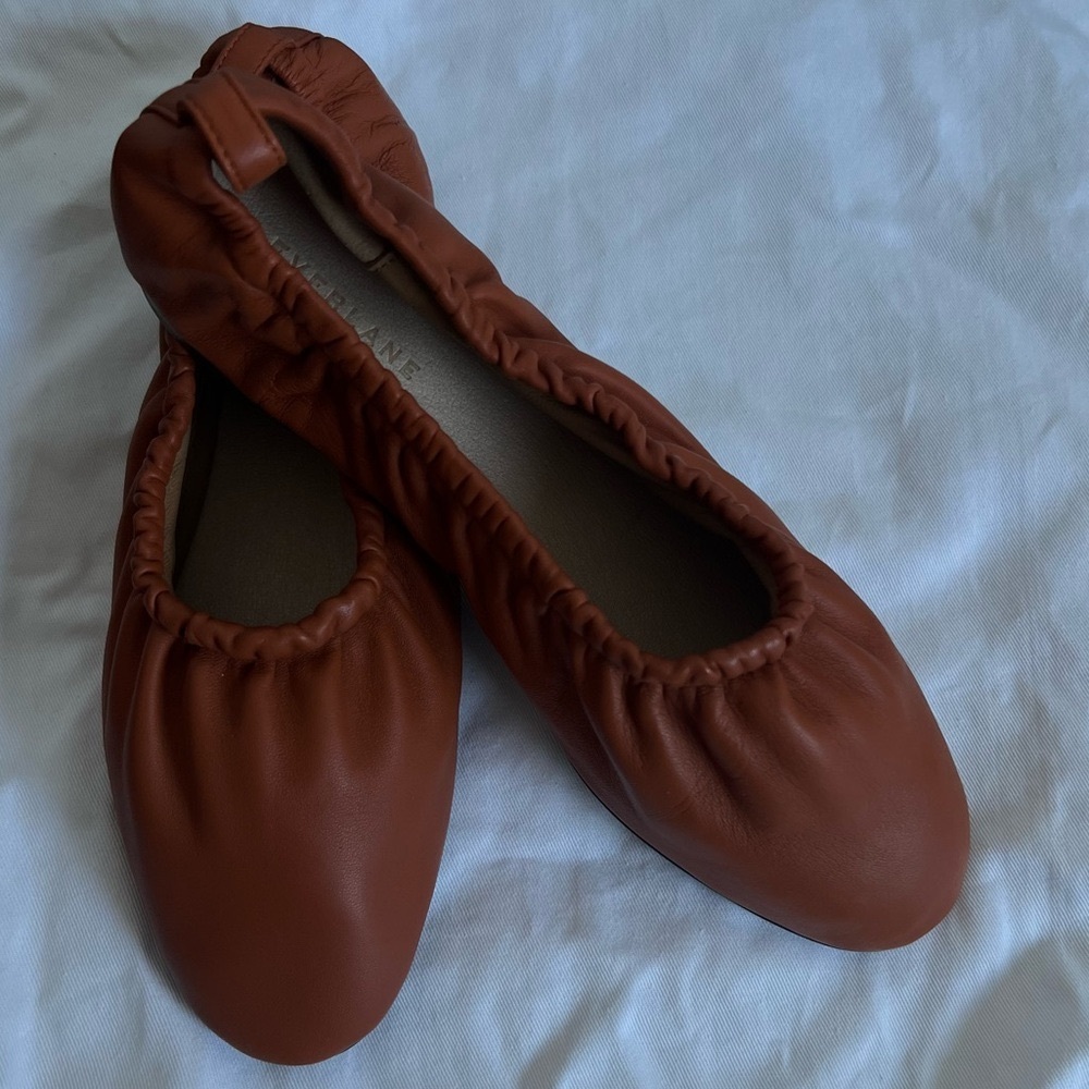 Everlane Scrunch Flat Size 8 (NWB)